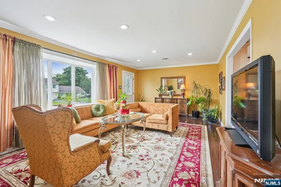 20 Leonard Terrace, Wayne, NJ 07470 - #3