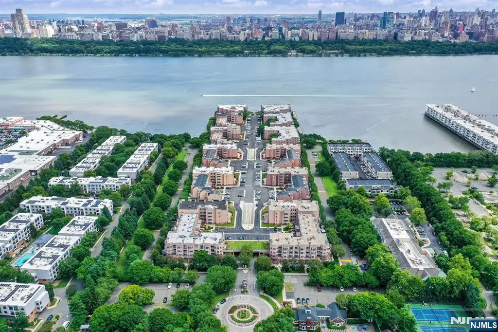 403 Livingston Court N403, Edgewater, NJ 07020 - #1