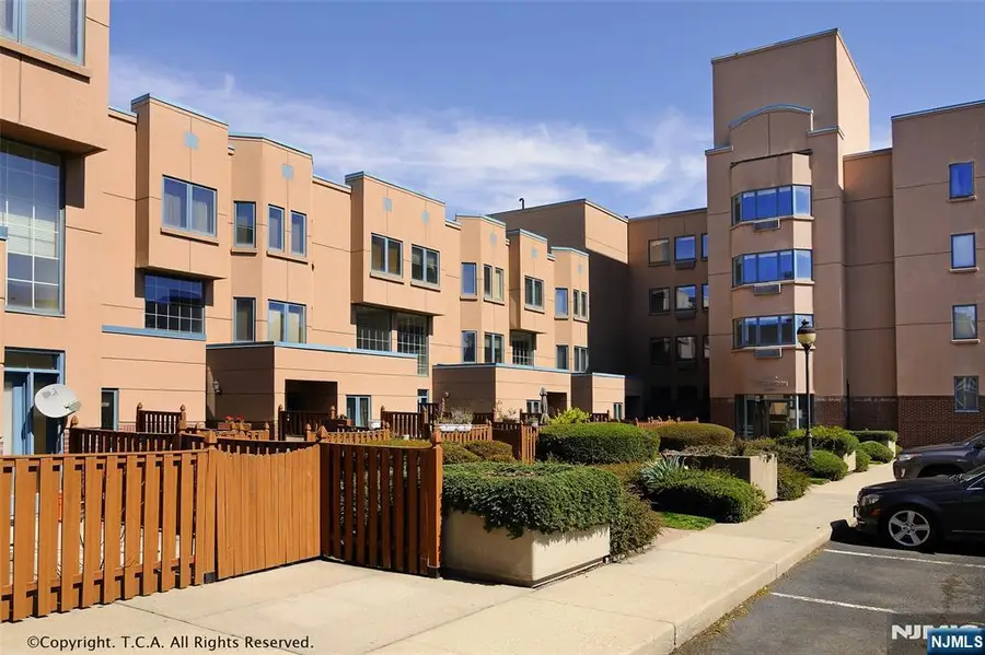 403 Livingston Court N403, Edgewater, NJ 07020 - #3