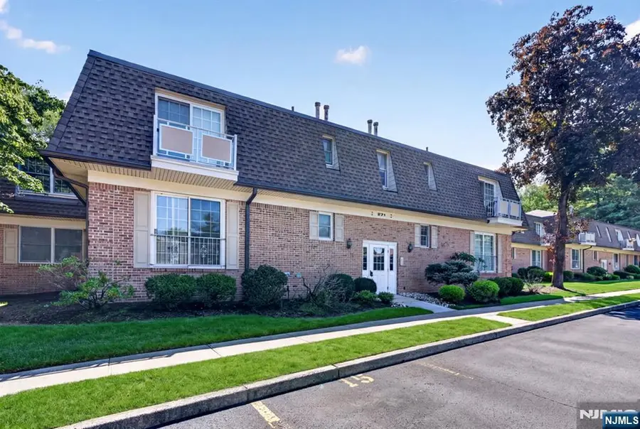 271 Collignon Way 4B, River Vale, NJ 07675 - #2