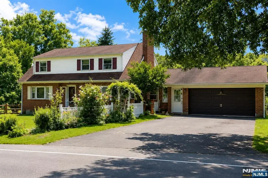 107 Woodcliff Avenue, Woodcliff Lake, NJ 07677 - #3