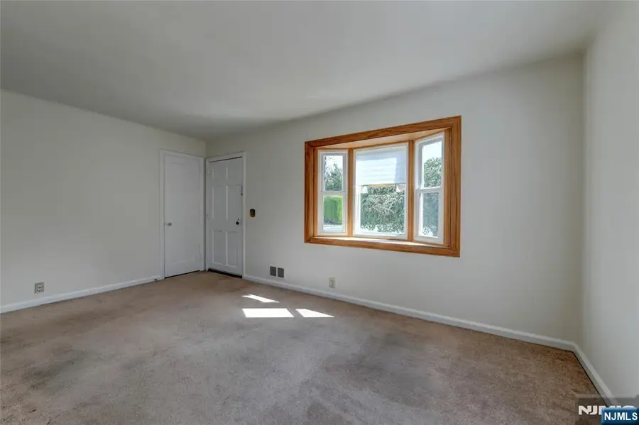 8 Tyler Court, Clifton, NJ 07012 - #3