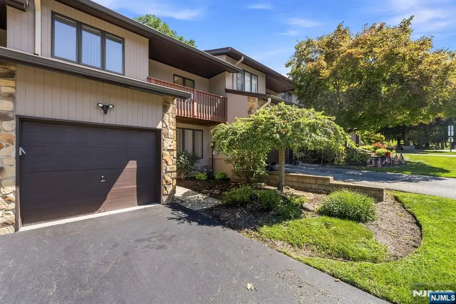 5 Wedgewood Drive, Woodland Park, NJ 07424 - #3