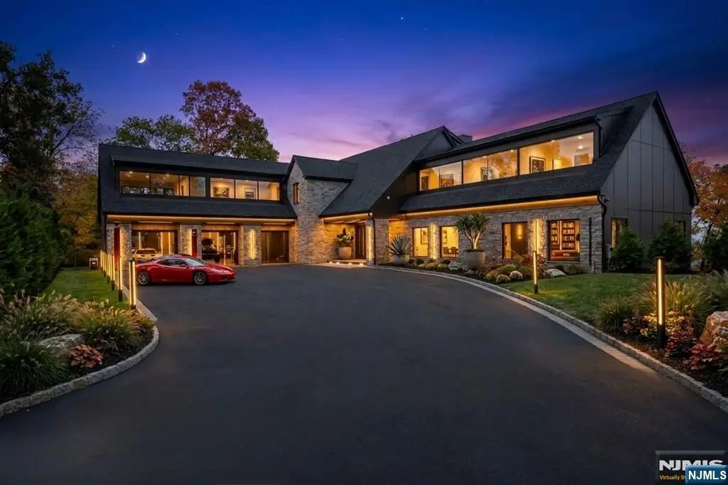 8 Flintlock Court, Totowa, NJ 07512 - #1