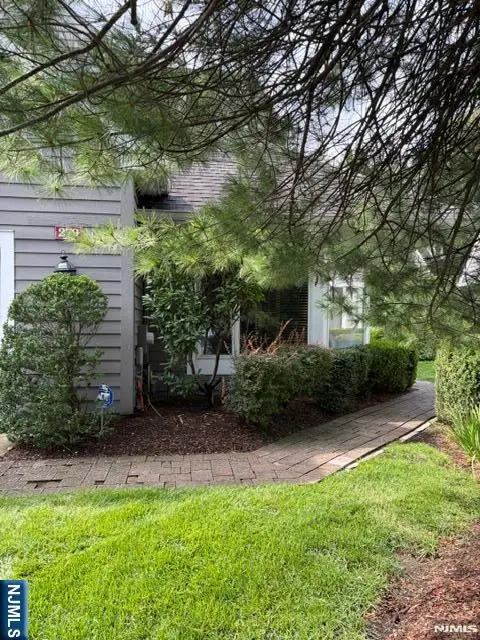 279 Barnstable, Wyckoff, NJ 07481
