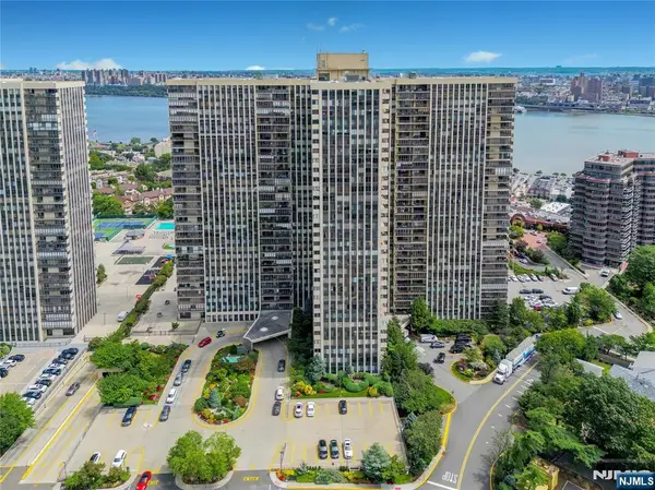 200 Winston Drive 2207, Cliffside Park, NJ 07010