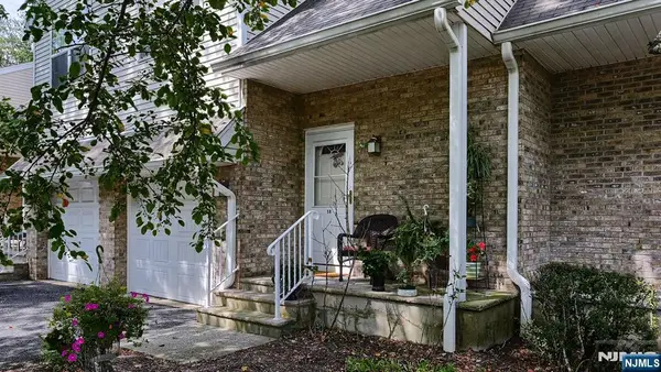 58 Parkside Court, Wayne, NJ 07470