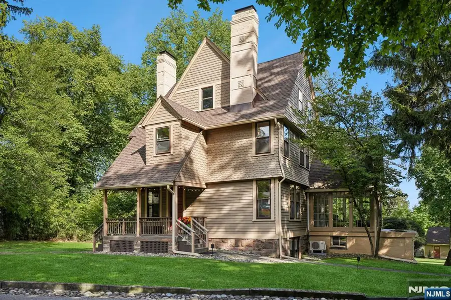 6 Edgehill Road, West Orange, NJ 07052 - #2