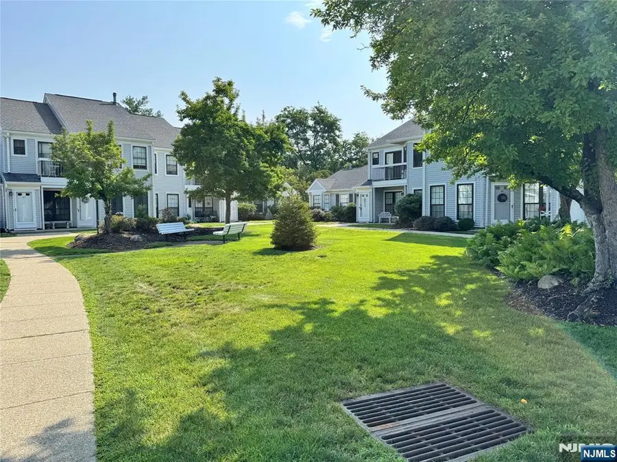 29 Krinsky Court, Mahwah, NJ 07430 - #3