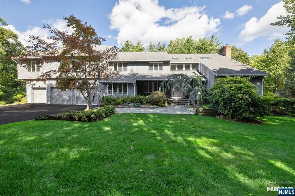 22 Angela Court, Woodcliff Lake, NJ 07677 - #1