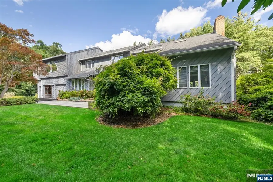 22 Angela Court, Woodcliff Lake, NJ 07677 - #2