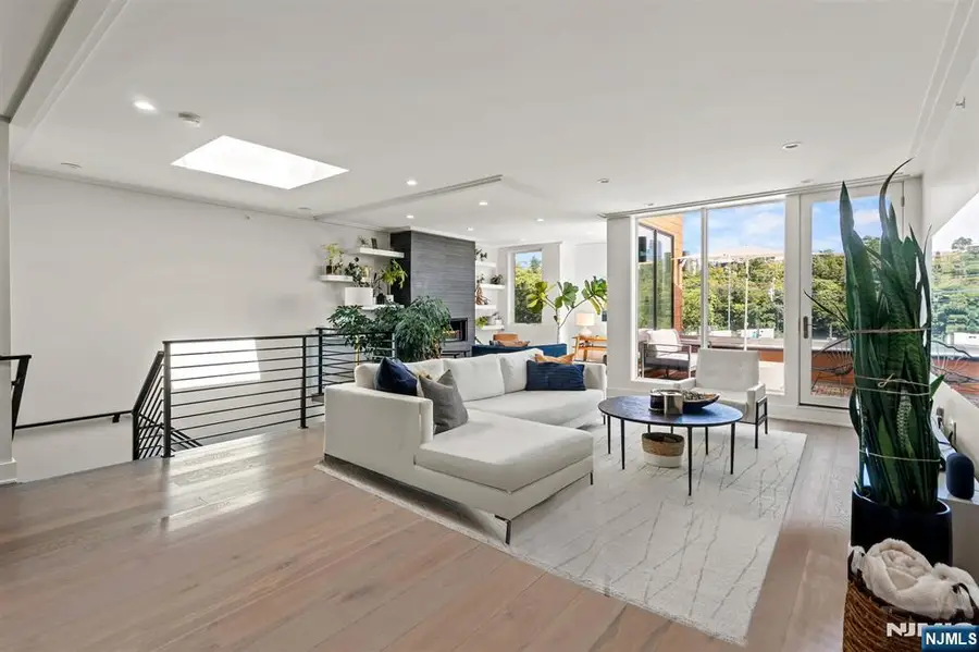 367 Park Avenue, Weehawken, NJ 07086 - #2