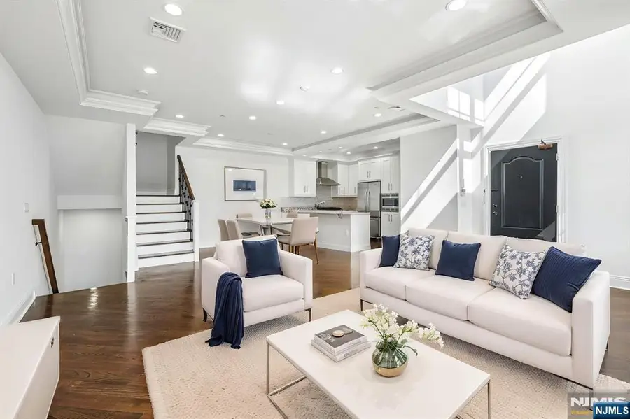 6 Marquis Court, Edgewater, NJ 07020 - #2