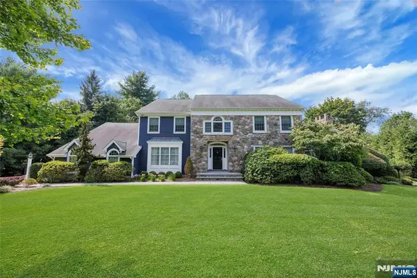 4 Swan Hollow Court, Ramsey, NJ 07446