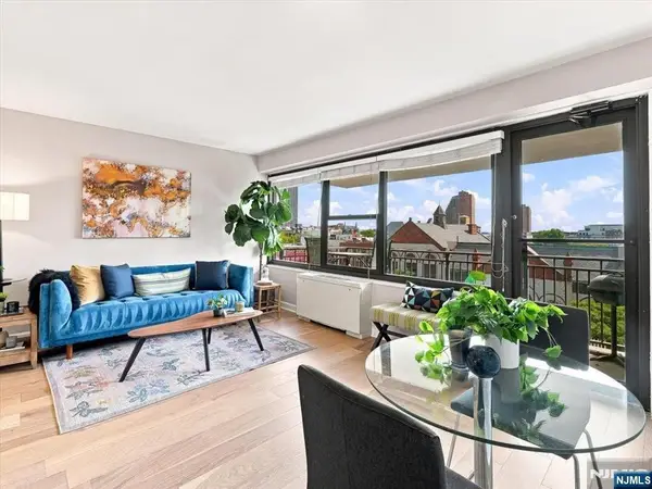 135 Montgomery Street 8B, Jersey City, NJ 07302
