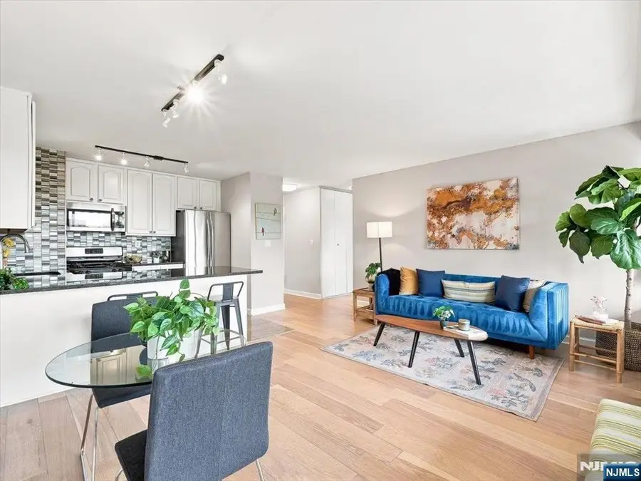 135 Montgomery Street 8B, Jersey City, NJ 07302 - #3