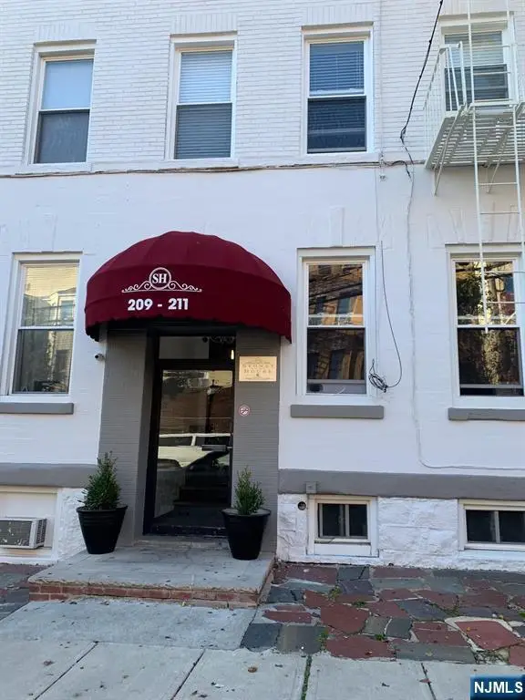 209-211 48th D4, Union City, NJ 07087