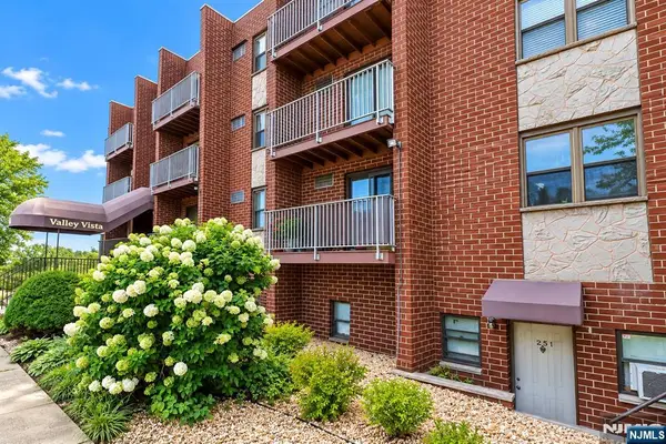 201 12th Street 24, Palisades Park, NJ 07650