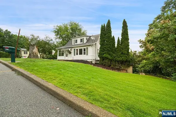 62 Vreeland Avenue, Bloomingdale, NJ 07403