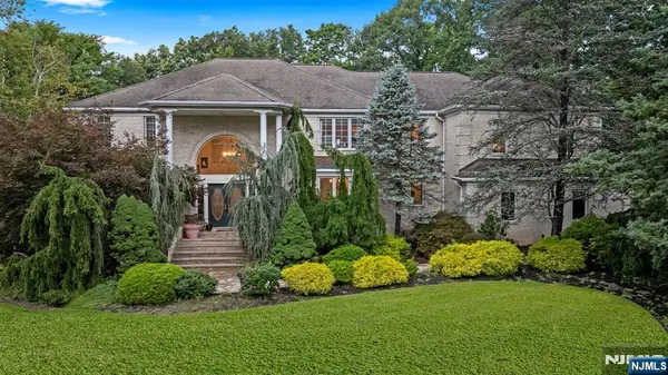 15 Bromley Court, Montville Township, NJ 07045