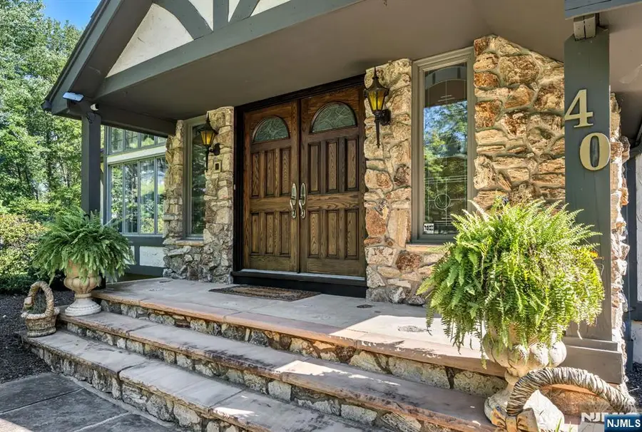 40 Mohegan Trail, Saddle River, NJ 07458 - #2