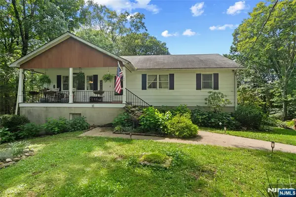 54 Skyview Road, West Milford, NJ 07480
