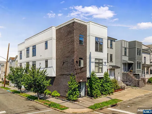 31 12th Avenue, Paterson, NJ 07501
