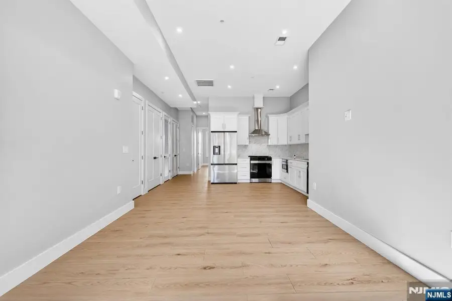 126 De Kalb Avenue 1A, Jersey City, NJ 07306 - #2