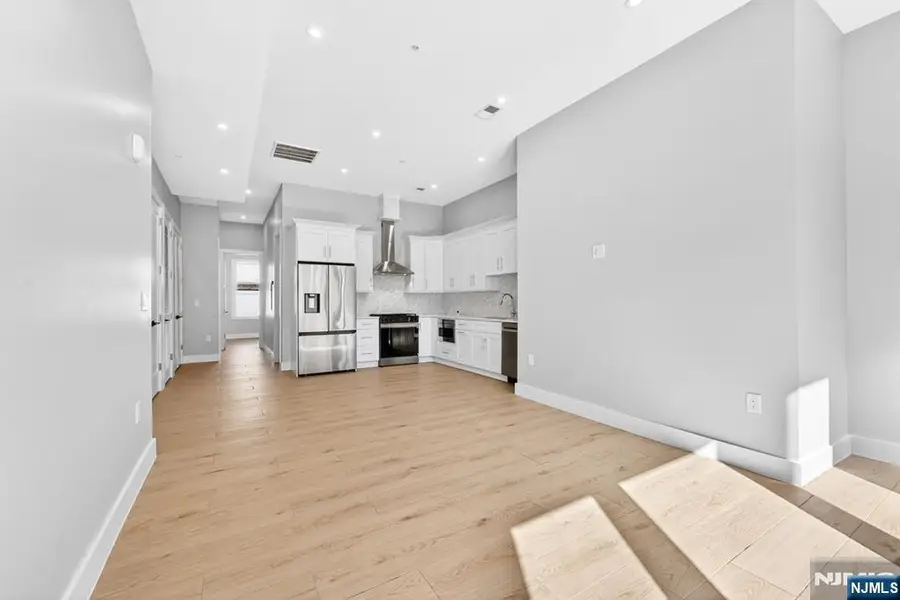 126 De Kalb Avenue 1A, Jersey City, NJ 07306 - #3