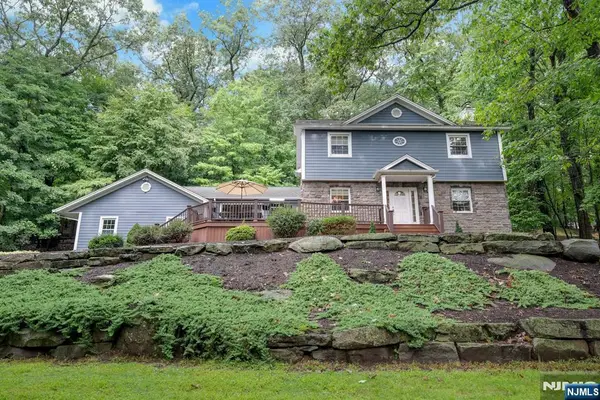 16 Rockledge Road, Montville Township, NJ 07045