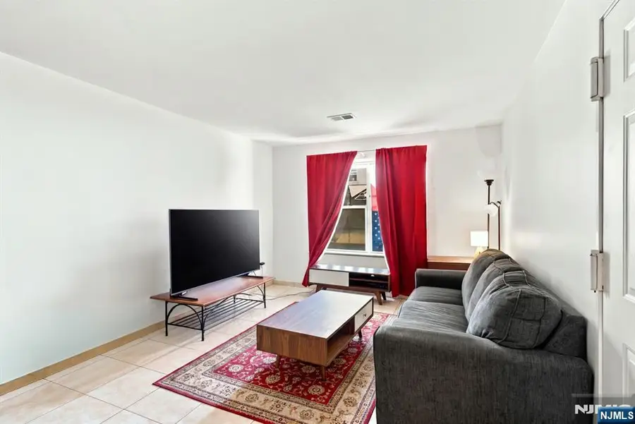 272 Walnut Street 5D, Newark, NJ 07105 - #2