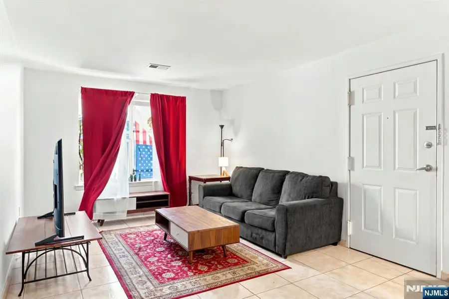 272 Walnut Street 5D, Newark, NJ 07105 - #3