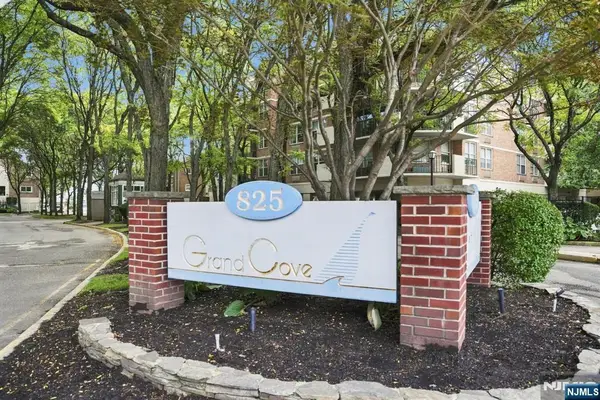 200 Grand Cove Way 2C, Edgewater, NJ 07020