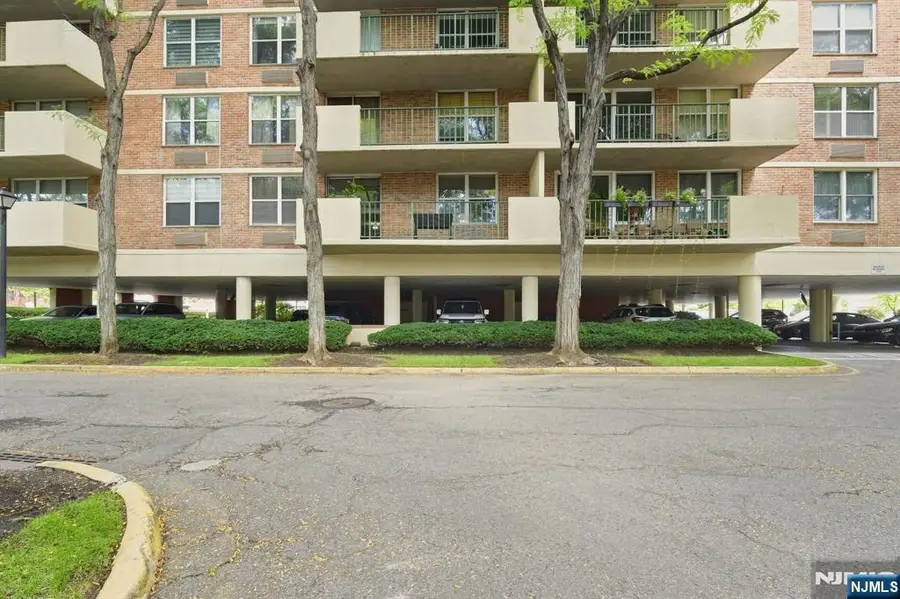 200 Grand Cove Way 2C, Edgewater, NJ 07020 - #3