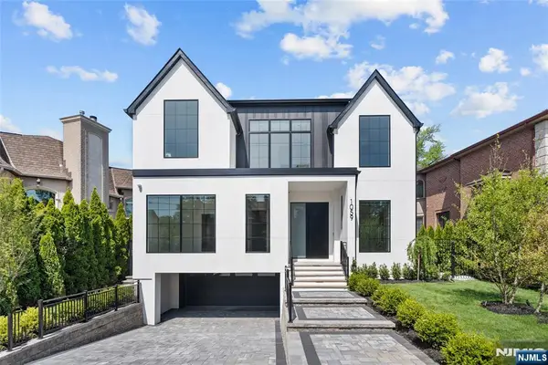 1059 Briar Way, Fort Lee, NJ 07024