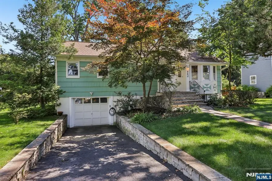 984 Crystal Lake Terrace, Franklin Lakes, NJ 07417 - #3