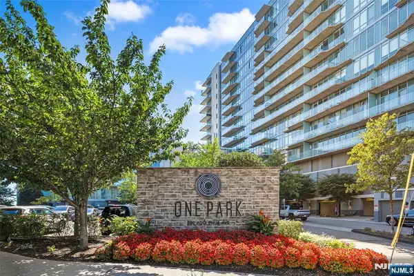 320 Adolphus 914, Cliffside Park, NJ 07010
