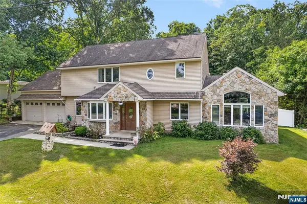 127 Mountain Circle, West Milford, NJ 07480