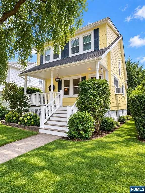25 Edward Street, Bergenfield, NJ 07621