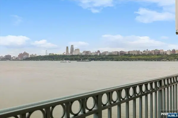 106 The Promenade, Edgewater, NJ 07020