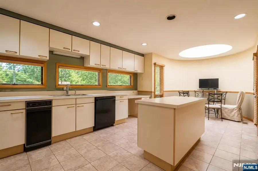 4 High Mountain, Lincoln Park, NJ 07035 - #3