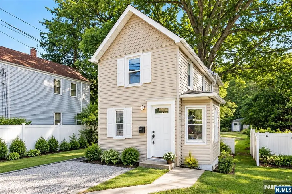80 Glenwild Avenue, Bloomingdale, NJ 07403 - #1