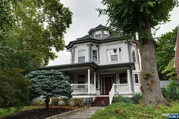 941 Edgewater Avenue, Ridgefield, NJ 07657