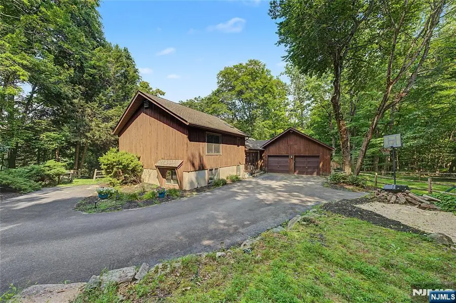 451 W Brook Road, Ringwood, NJ 07456 - #2