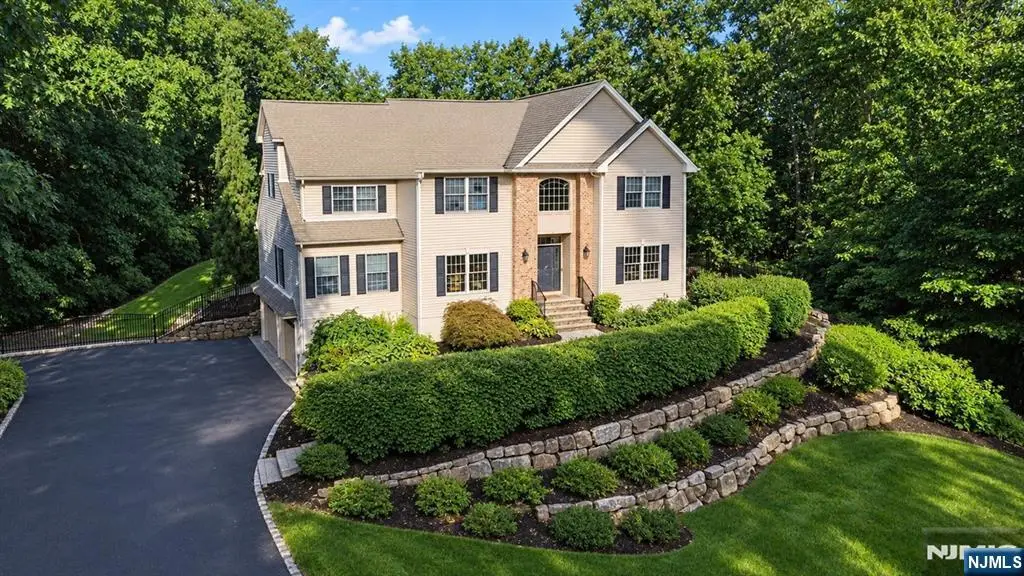 8 Goldfinch Run, Kinnelon, NJ 07405 - #1