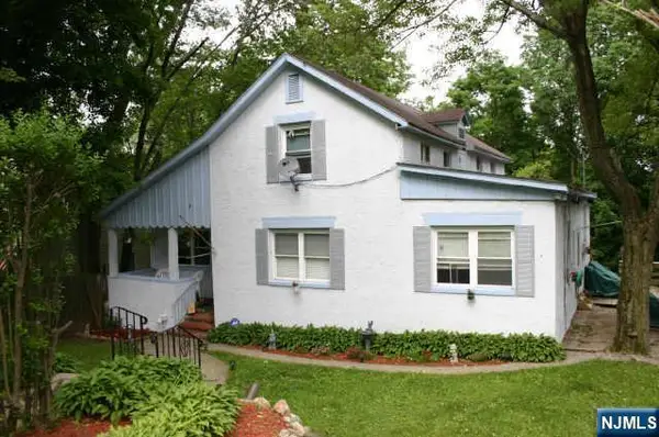 9 Cedarbrook Road, West Milford, NJ 07480
