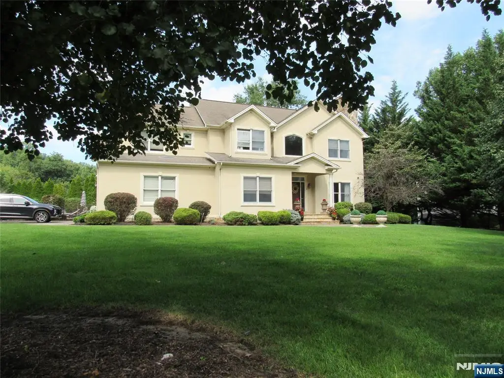 5 Pilgrim Court, Cedar Grove, NJ 07009 - #1