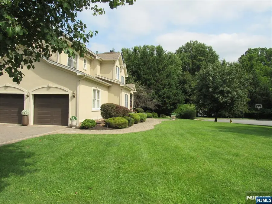 5 Pilgrim Court, Cedar Grove, NJ 07009 - #2