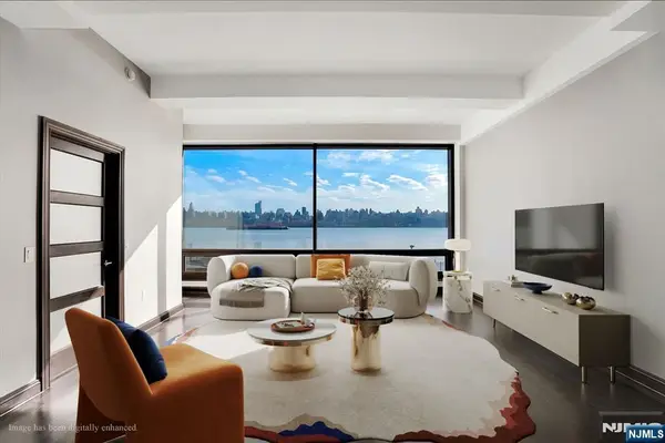 9 Somerset Lane 209, Edgewater, NJ 07020