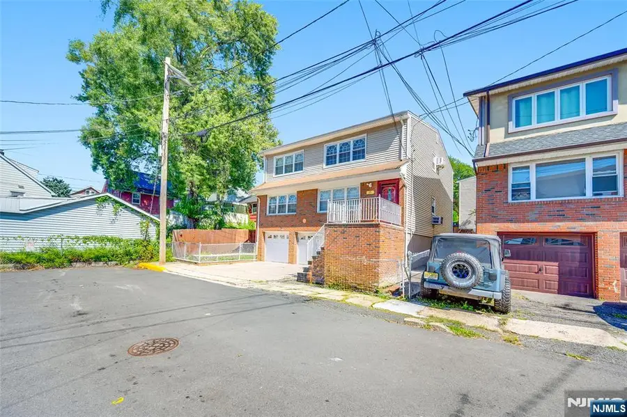 11 Burdette Place, Fairview, NJ 07022 - #3